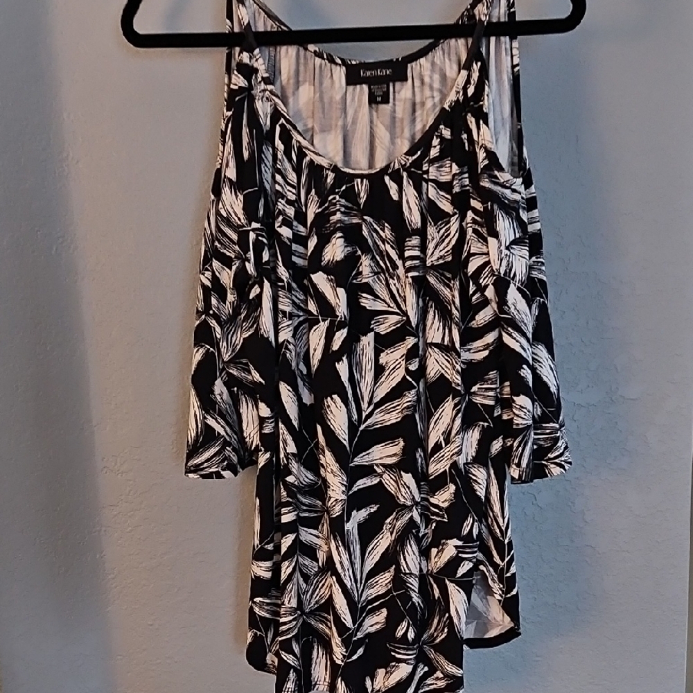 Karen Kane Monochrome Feather Pattern Blouse Medium